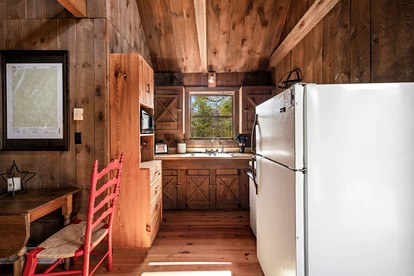Vibrant Woodland Cabin Sanctuary near Great Cacapon River in West Virginia - Mathias, West Virginia - glamping.directory