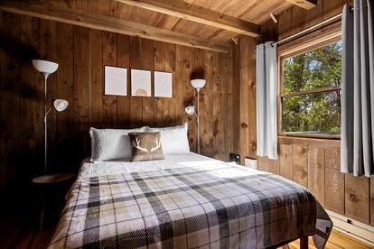 Vibrant Woodland Cabin Sanctuary near Great Cacapon River in West Virginia - Mathias, West Virginia - glamping.directory