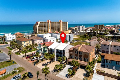Fantastic Beach House with Barbecue in South Padre Island, Texas - South Padre Island, Texas - glamping.directory