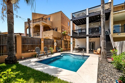 Fantastic Beach House with Barbecue in South Padre Island, Texas - glamping.directory