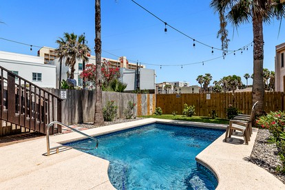 Fantastic Beach House with Barbecue in South Padre Island, Texas - South Padre Island, Texas - glamping.directory