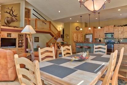 Exquisite Cabin near Breckenridge with a Hot Tub - Breckenridge, Colorado - glamping.directory
