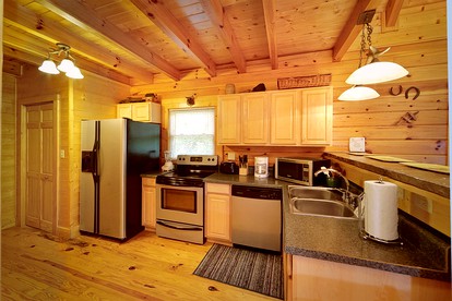 Cozy Gatlinburg Cabin Getaway Perfect for a Vacation in Tennessee - Gatlinburg, Tennessee - glamping.directory