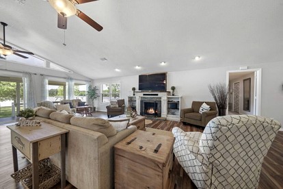 Ultimate Lakefront Cabin with Outdoor Pool in Georgia - Eatonton, Georgia - glamping.directory