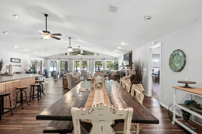 Ultimate Lakefront Cabin with Outdoor Pool in Georgia - Eatonton, Georgia - glamping.directory