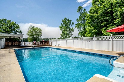 Ultimate Lakefront Cabin with Outdoor Pool in Georgia - Eatonton, Georgia - glamping.directory