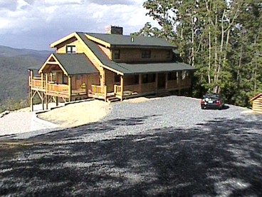 Secluded Log Cabin Rental with Views of Mount Mitchell in North Carolina - glamping.directory