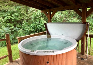 Beautiful Comfy Cabin Perfect for Families with Spa in Arkansas - Eureka Springs, Arkansas - glamping.directory