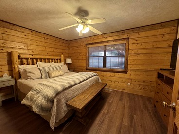Beautiful Comfy Cabin Perfect for Families with Spa in Arkansas - Eureka Springs, Arkansas - glamping.directory