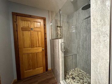 Beautiful Comfy Cabin Perfect for Families with Spa in Arkansas - Eureka Springs, Arkansas - glamping.directory