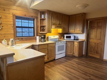Beautiful Comfy Cabin Perfect for Families with Spa in Arkansas - Eureka Springs, Arkansas - glamping.directory