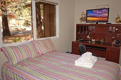Stunning Cozy Cottage with Hot-tub in South Lake Tahoe, California - South Lake Tahoe, California - glamping.directory