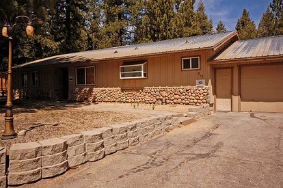 Stunning Cozy Cottage with Hot-tub in South Lake Tahoe, California - glamping.directory