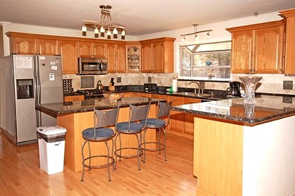 Stunning Cozy Cottage with Hot-tub in South Lake Tahoe, California - South Lake Tahoe, California - glamping.directory