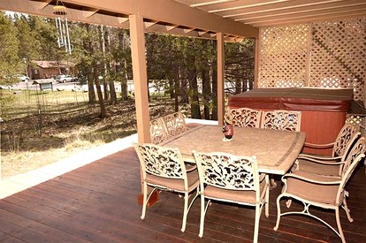 Stunning Cozy Cottage with Hot-tub in South Lake Tahoe, California - South Lake Tahoe, California - glamping.directory