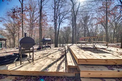 Serene Woodland Studio Retreat with Outdoor Amenities, Near Fishing, Hiking & Gentry, AR - Gentry, Arkansas - glamping.directory