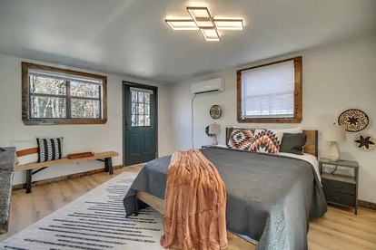 Serene Woodland Studio Retreat with Outdoor Amenities, Near Fishing, Hiking & Gentry, AR - Gentry, Arkansas - glamping.directory