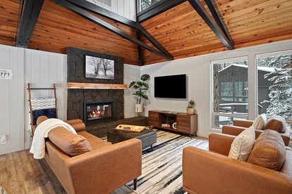 Intimate Modern Cabin Great for a Relaxing Experience in Oregon - Sunriver, Oregon - glamping.directory