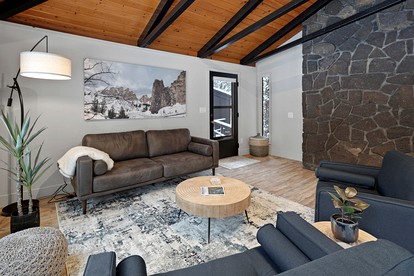 Intimate Modern Cabin Great for a Relaxing Experience in Oregon - Sunriver, Oregon - glamping.directory