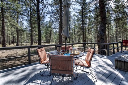Intimate Modern Cabin Great for a Relaxing Experience in Oregon - Sunriver, Oregon - glamping.directory