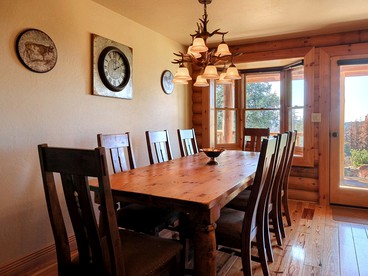 Exceptionally Spacious Log Cabin for Groups in Mariposa, California - Mariposa, California - glamping.directory