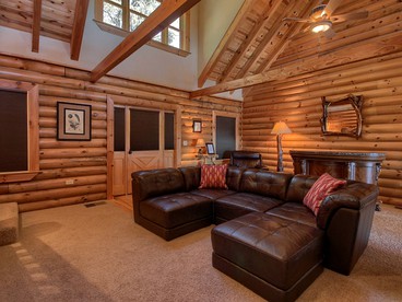 Exceptionally Spacious Log Cabin for Groups in Mariposa, California - Mariposa, California - glamping.directory