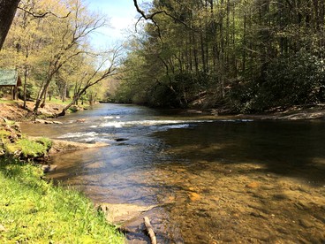 Rustic Cozy Cabin on the Little River in Sparta, North Carolina - Sparta, North Carolina - glamping.directory