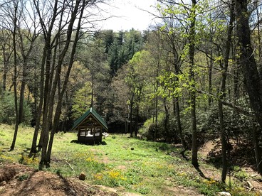 Rustic Cozy Cabin on the Little River in Sparta, North Carolina - Sparta, North Carolina - glamping.directory