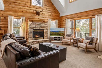 Cozy Log Cabin with Hot Tub & Firepit near Pebble Beach, Sister Bay, Wisconsin - Sister Bay, Wisconsin - glamping.directory