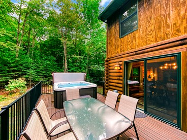 Cozy Log Cabin with Hot Tub & Firepit near Pebble Beach, Sister Bay, Wisconsin - Sister Bay, Wisconsin - glamping.directory