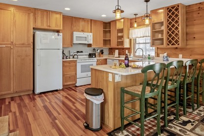 Cozy Log Cabin with Hot Tub & Firepit near Pebble Beach, Sister Bay, Wisconsin - Sister Bay, Wisconsin - glamping.directory