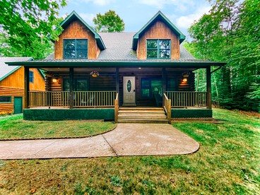 Cozy Log Cabin with Hot Tub & Firepit near Pebble Beach, Sister Bay, Wisconsin - glamping.directory