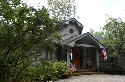 Amazing Cottage with Fire Pit and Hot-tub in Lake Santeetlah, North Carolina - glamping.directory