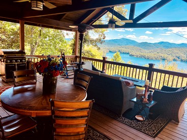 Amazing Cottage with Fire Pit and Hot-tub in Lake Santeetlah, North Carolina - Lake Santeetlah, North Carolina - glamping.directory
