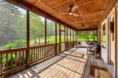 Resplendent Cabin Haven near Shenandoah River in Virginia - Luray, Virginia - glamping.directory