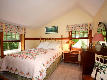 Charming Secluded Cottage with Fairy Tale Woodlands in Vermont's Green Mountains - Stowe, Vermont - glamping.directory