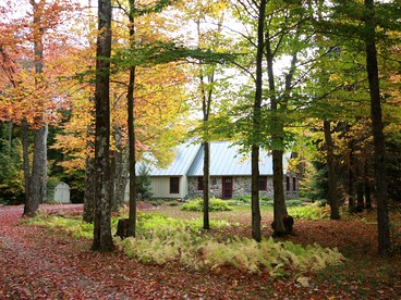 Charming Secluded Cottage with Fairy Tale Woodlands in Vermont's Green Mountains - Stowe, Vermont - glamping.directory