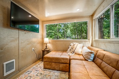 Glorious Lofted Container with Luxurious Indoor and Outdoor Spaces in Alabama - Mentone, Alabama - glamping.directory