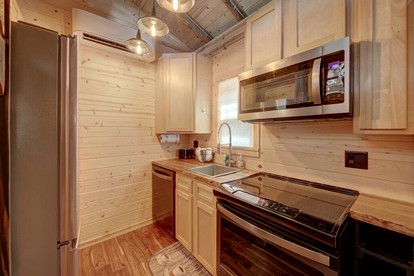 Appalachian Adventure in this Tiny Cabin near Hiawassee, Ideal for Couples' Glamping - Hayesville, North Carolina - glamping.directory
