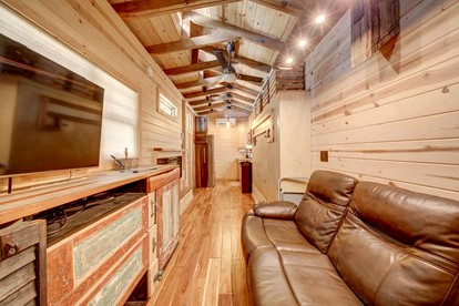 Appalachian Adventure in this Tiny Cabin near Hiawassee, Ideal for Couples' Glamping - Hayesville, North Carolina - glamping.directory