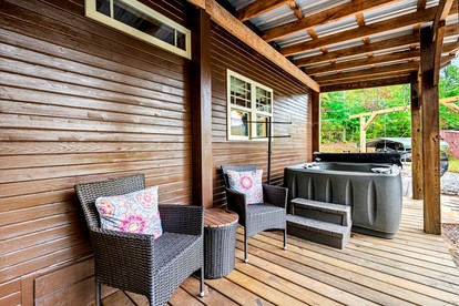 Appalachian Adventure in this Tiny Cabin near Hiawassee, Ideal for Couples' Glamping - Hayesville, North Carolina - glamping.directory