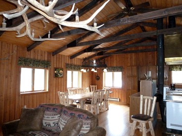 Mountain Ranch House near Big Hole River in Butte, Montana - Wise River, Montana - glamping.directory