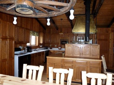 Mountain Ranch House near Big Hole River in Butte, Montana - Wise River, Montana - glamping.directory