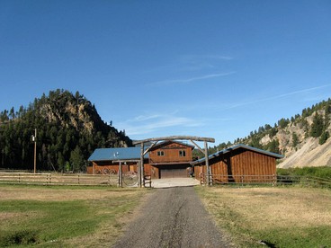 Mountain Ranch House near Big Hole River in Butte, Montana - glamping.directory