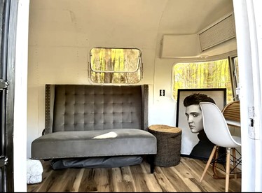 Peaceful Off-Grid Airstream for a Relaxing Getaway Surrounded by Nature in Zionville, North Carolina - Zionville, North Carolina - glamping.directory