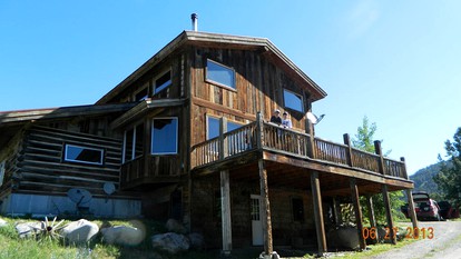 Incredible Log Cabin with Spectacular Views of Yellowstone in Montana - glamping.directory