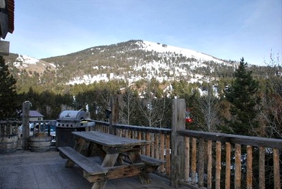 Incredible Log Cabin with Spectacular Views of Yellowstone in Montana - Jardine, Montana - glamping.directory