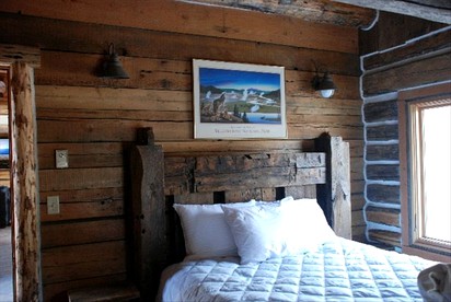 Incredible Log Cabin with Spectacular Views of Yellowstone in Montana - Jardine, Montana - glamping.directory