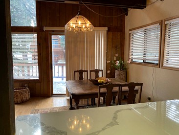 Spacious Cabin Rental with a Cozy Fireplace Ideal for Lake Tahoe Family Vacations - Truckee, California - glamping.directory