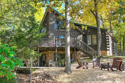Secluded Lakeside Lodge with Private 5-Acre Fishing Lake and Hot Tub Near Lake Barkley, Kentucky - glamping.directory
